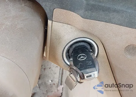 2008 Mercedes-Benz C 300 Luxury 4Matic z USA, uszkodzony, nr VIN WDDGF81X48F151719